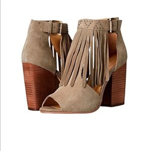 NWOT Chinese Laundry Boho Fringe Booties